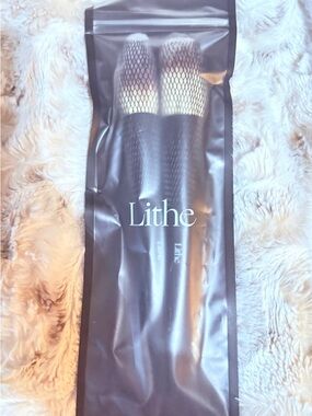 Lithe Black Makeup Brush Duo with Protective Sleeve